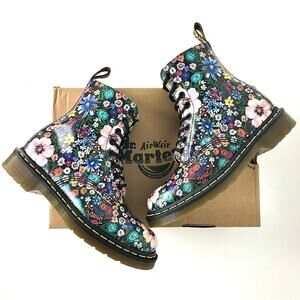 NIB Dr Martens Pascal Wanderlust 1460 Lace Up Ankle Boots Women’s 7 Shoes